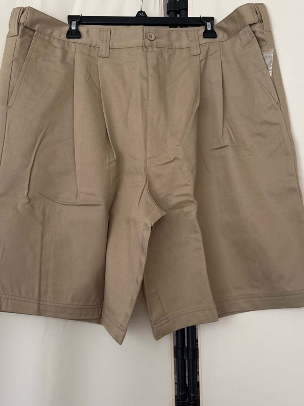 Men's Classic Khaki Pleated Shorts - Casual Everyday Wear